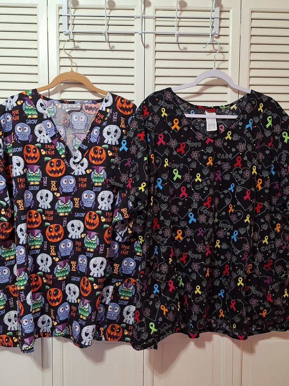 Dickies UA Scrub Women’s Lot of 2 Scrub Tops Halloween Ribbon Graphic Size 4XL